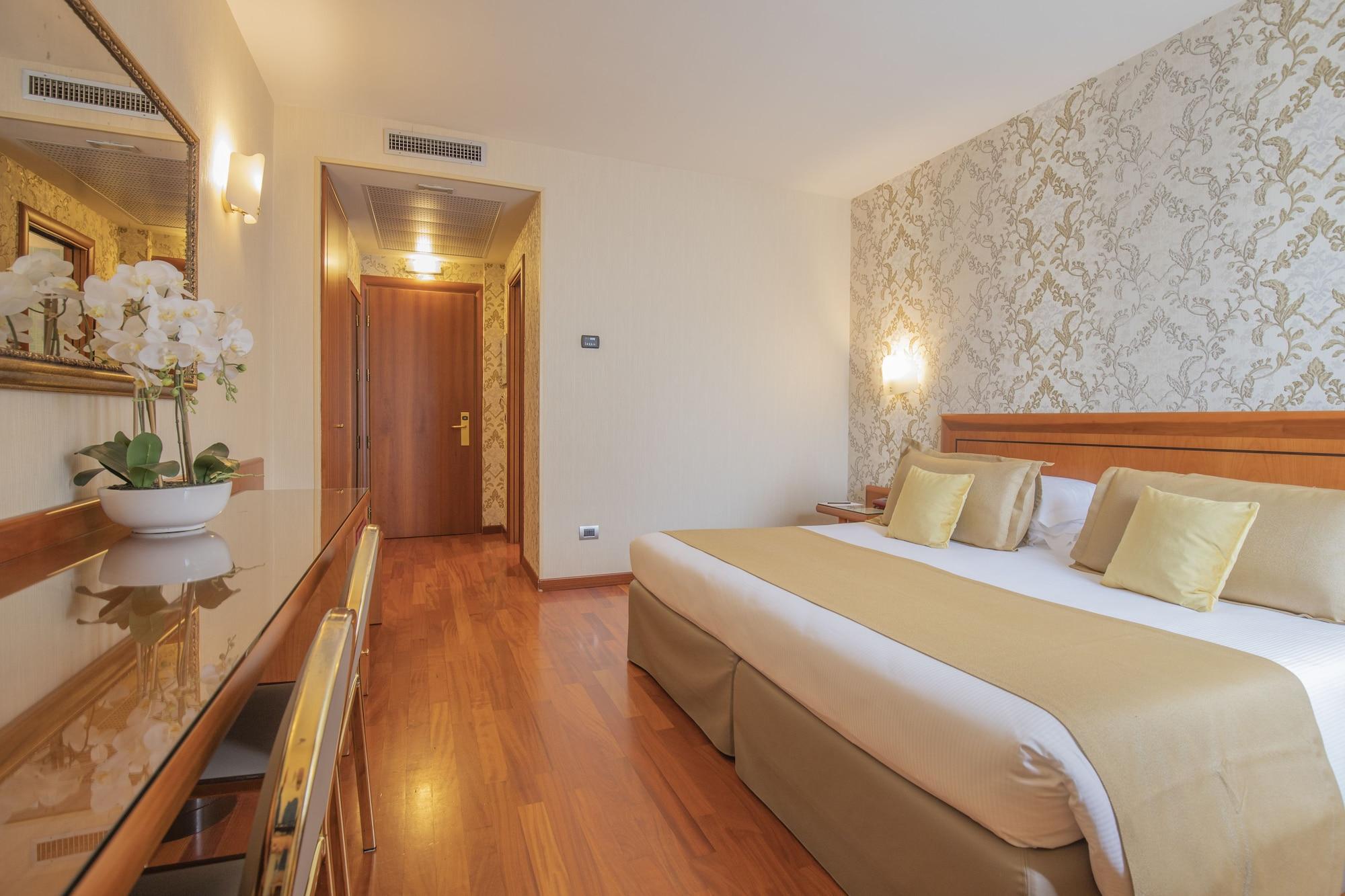 Hotel Palace Verona Esterno foto
