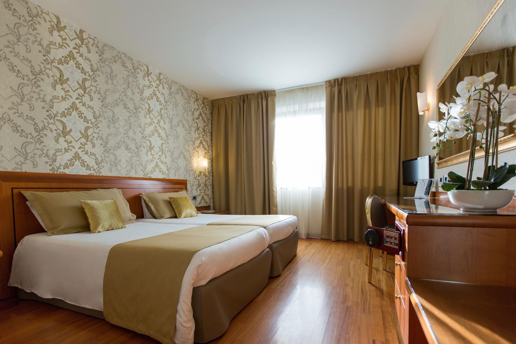 Hotel Palace Verona Esterno foto