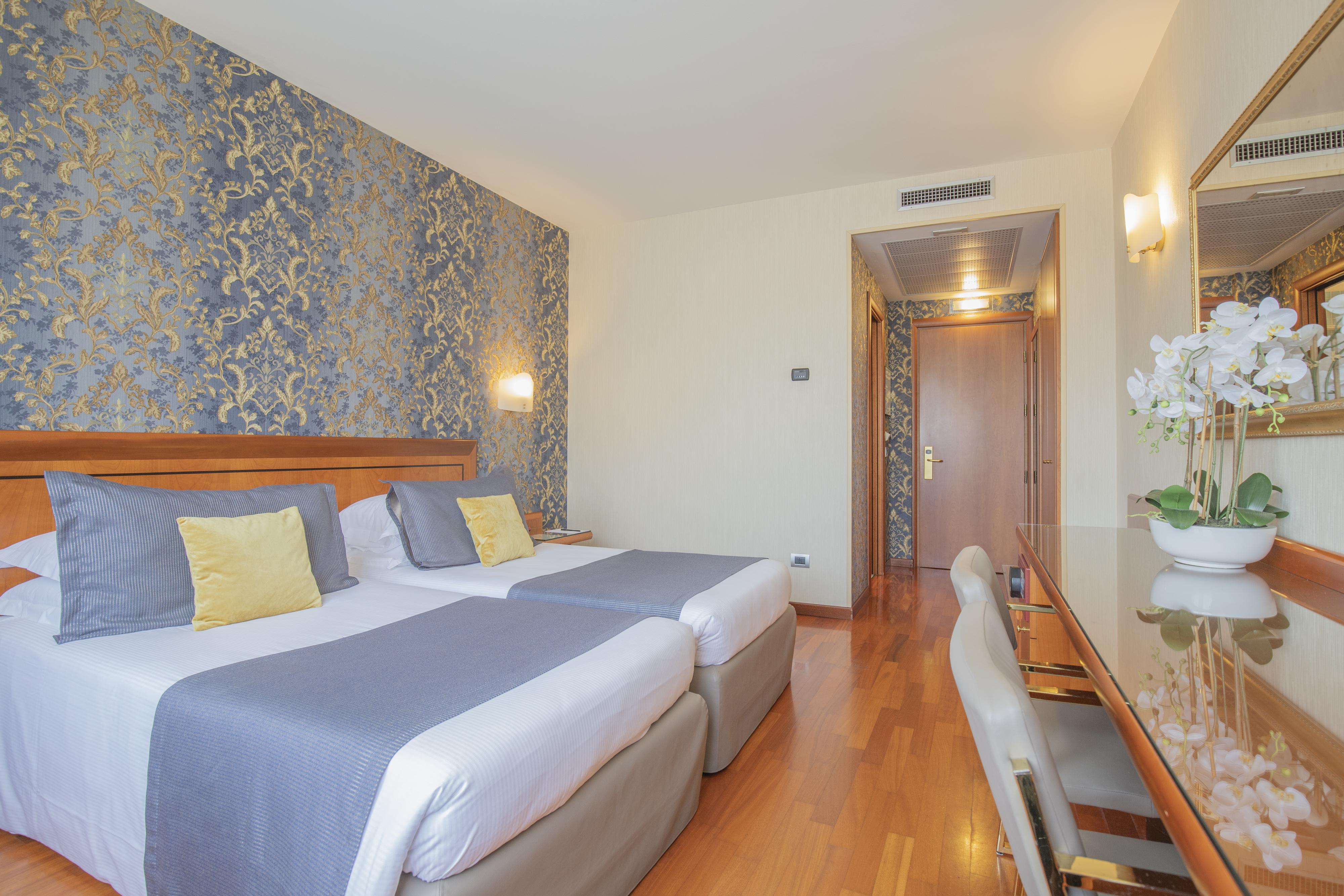 Hotel Palace Verona Esterno foto