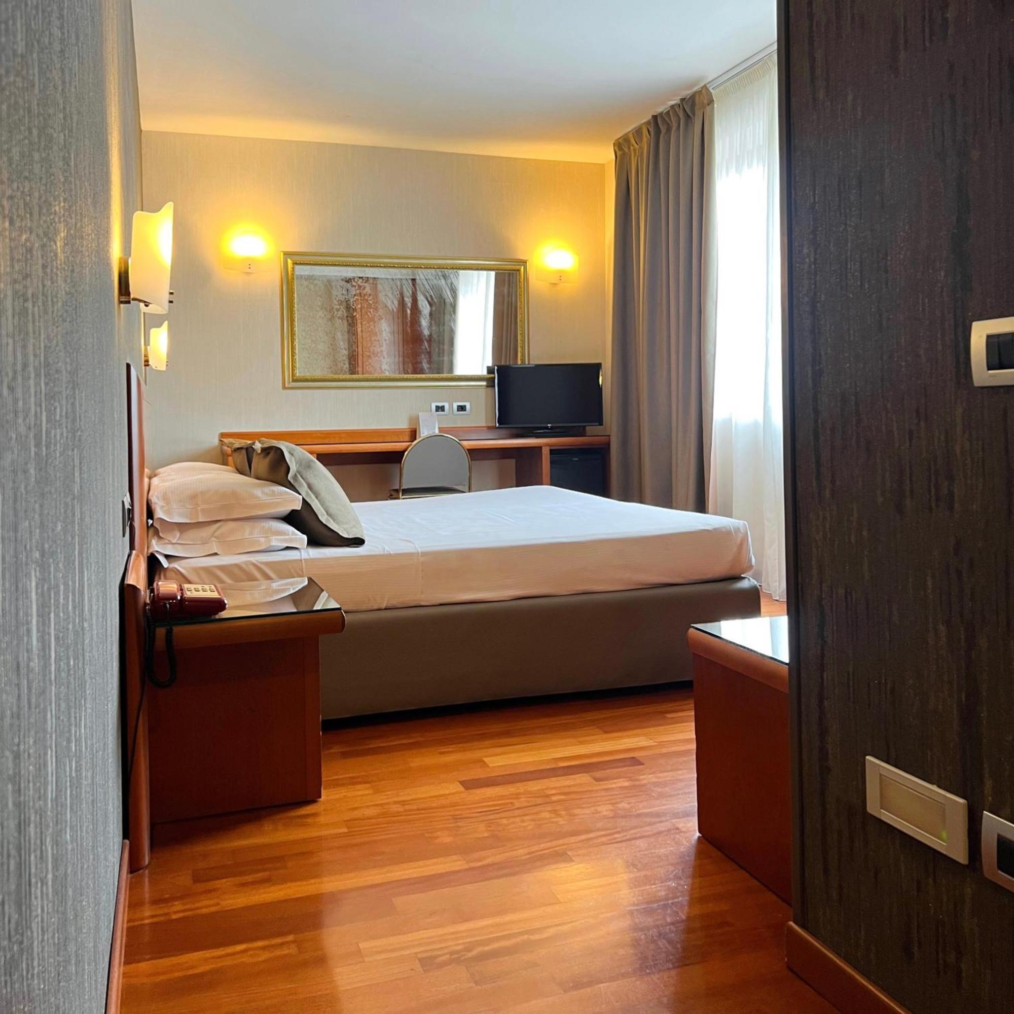 Hotel Palace Verona Esterno foto