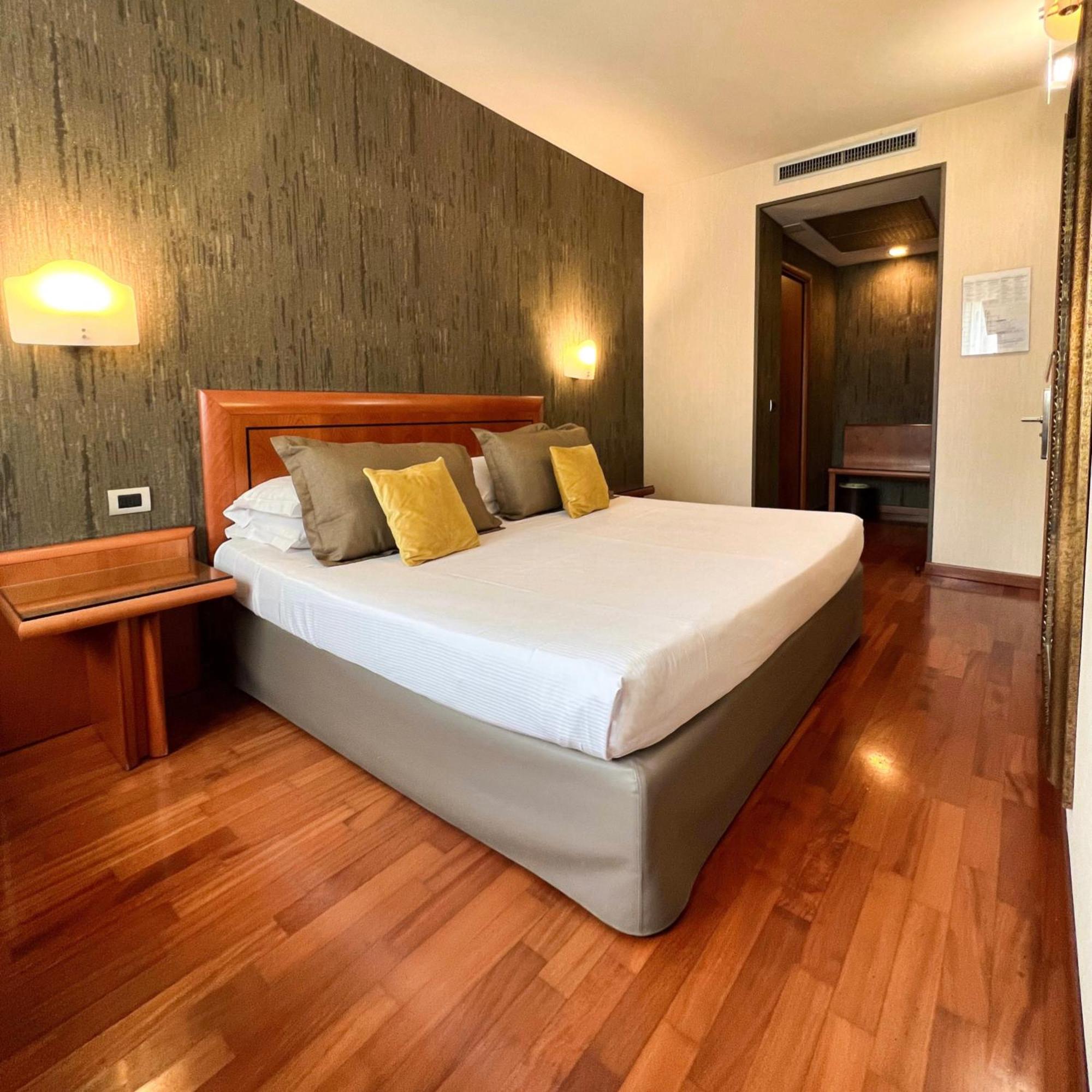 Hotel Palace Verona Esterno foto