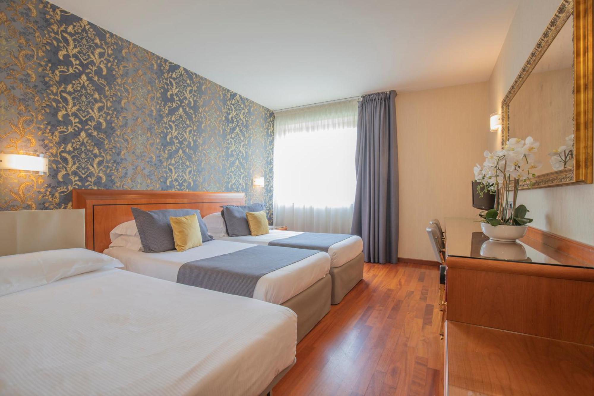 Hotel Palace Verona Esterno foto
