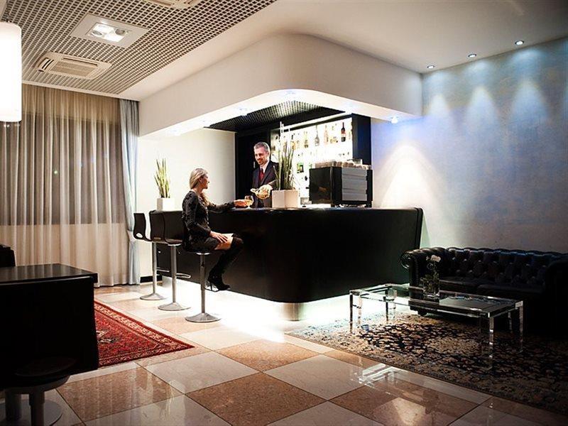 Hotel Palace Verona Esterno foto